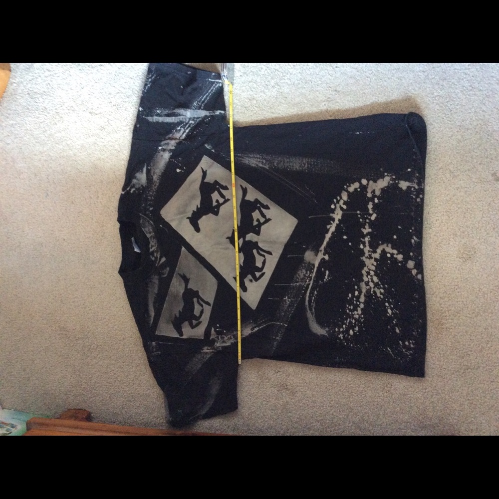 Black Horse Graphic T size L - Picture 3 of 5